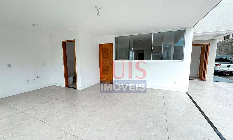 Casa Com 3 Dormitóri...