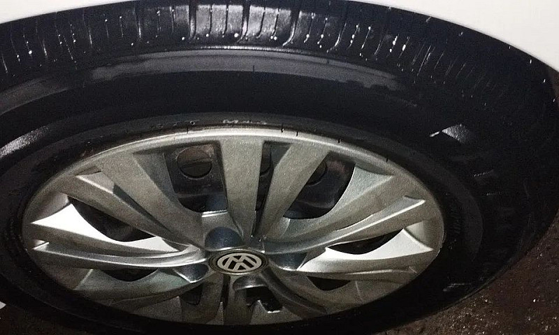 Volkswagen Voyage 1....