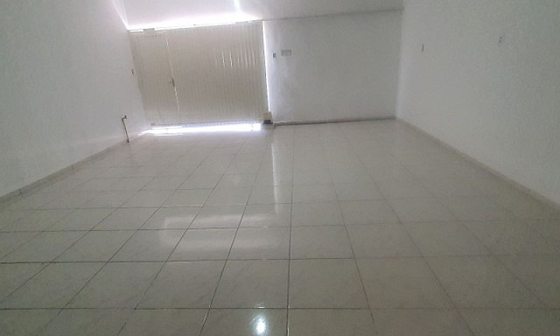 Vende-Se Casa Com 3 ...