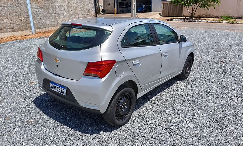 Chevrolet Onix Hatch...