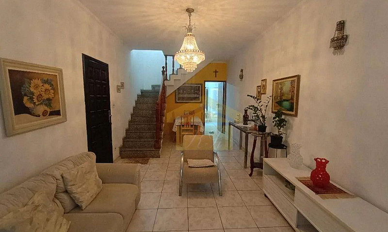 Casa Com 3 Dormitóri...