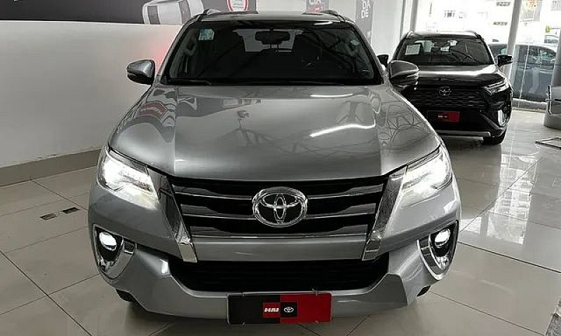 Toyota Hilux Sw4 2.8...