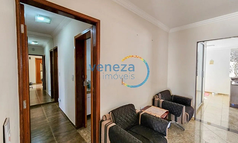 Casa Residencial À V...