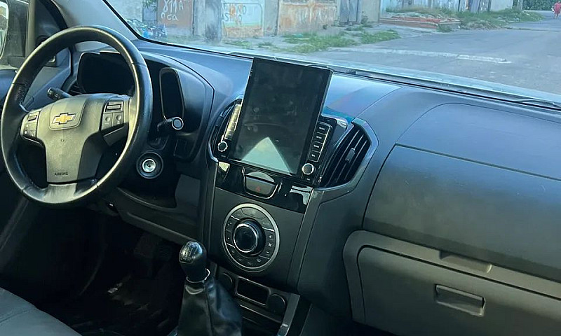 Chevrolet S10 Pick-U...
