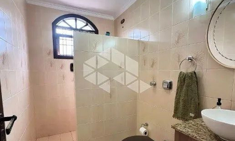 Casa 4 Dormitórios S...