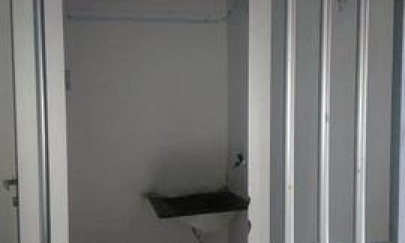 Aluga-Se Casa...