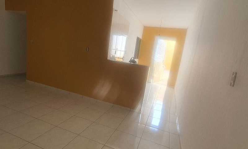 Vende-Se Casa Com 3 ...