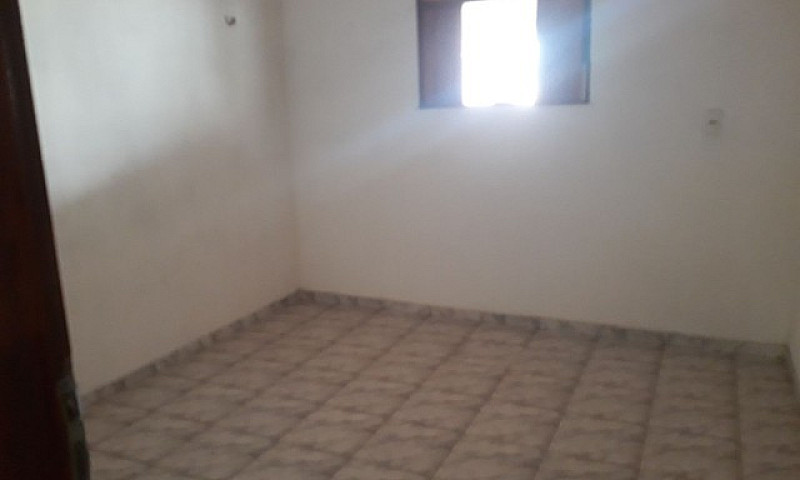 Vendo Uma Casa Em Bo...
