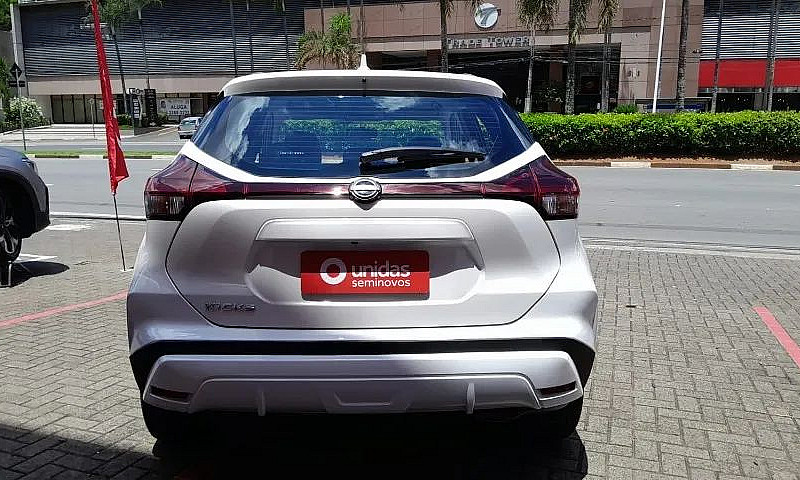 Nissan Kicks Sense 1...