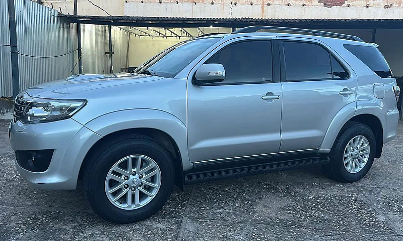 Toyota Hilux Sw4 Srv...