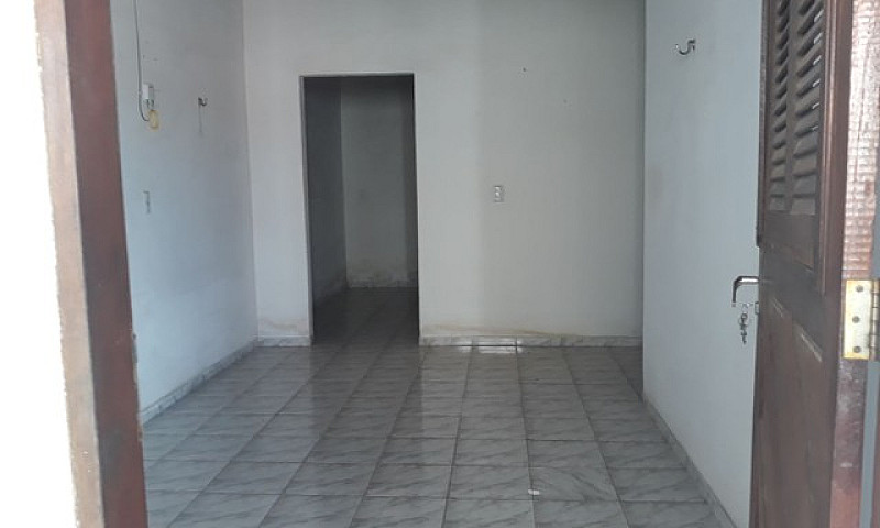 Vendo Uma Casa Em Bo...