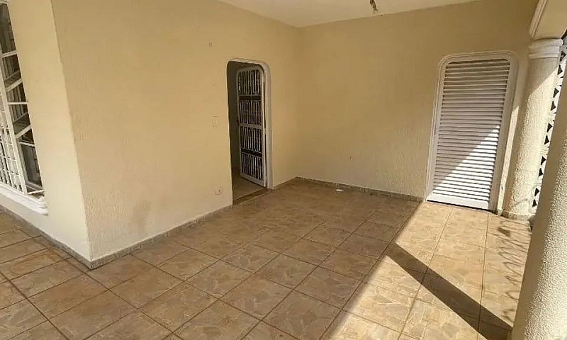 Casa Com 4 Dormitóri...