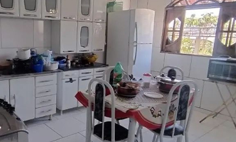 Casa Com Entrada Mai...