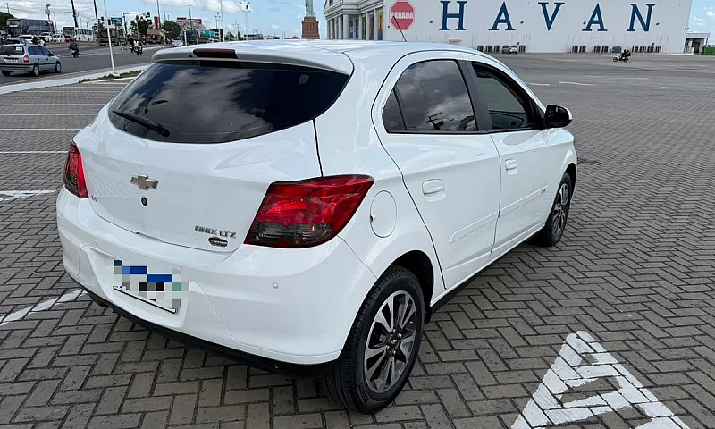 Chevrolet Onix Hatch...