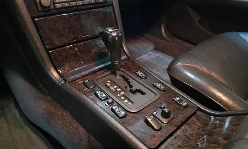 Mercedes-Benz E-320 ...