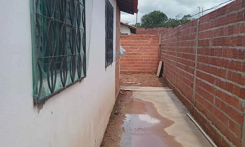Vende-Se Casa Em Dem...