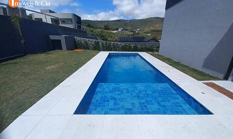 Casa Com 4 Dormitóri...