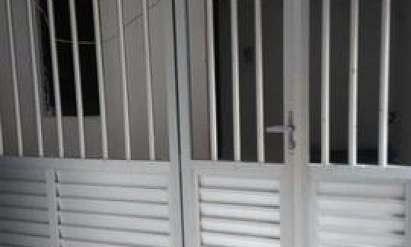 Aluga-Se Casa...