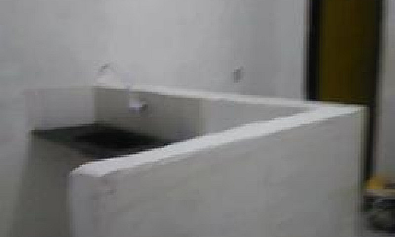 Aluga-Se Casa...