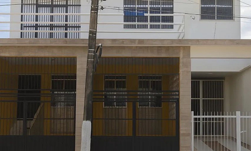 Casa De Dois Pavimen...