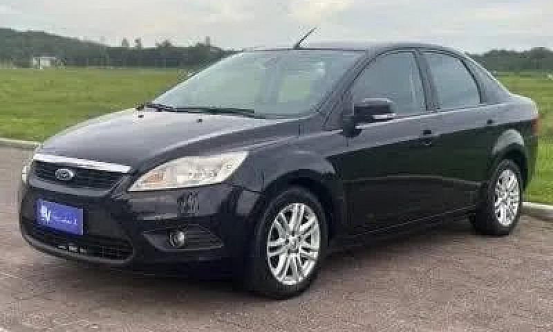 Ford Focus Sedan 2.0...