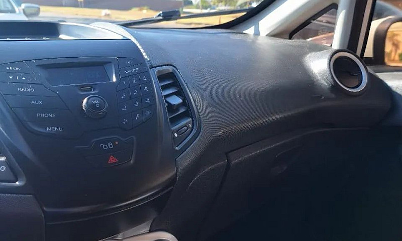 Ford Fiesta Se 1.6 1...