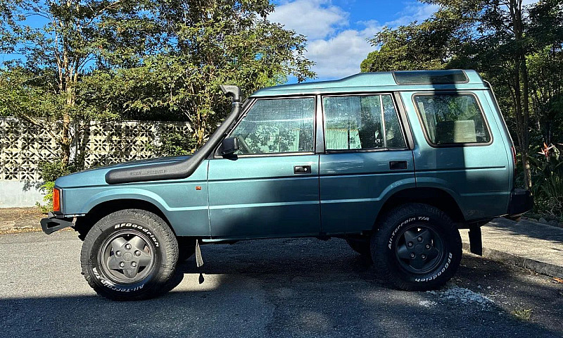 Land Rover Discovery...