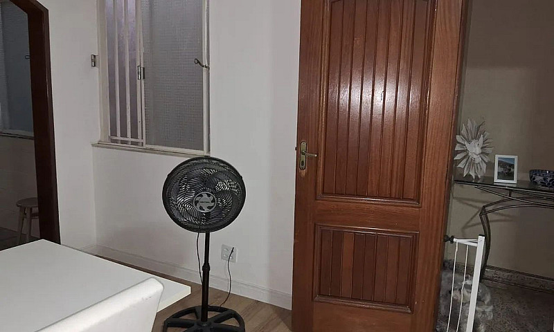 Vende-Se Casa Com Pi...