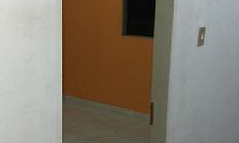 Alugo Casa...