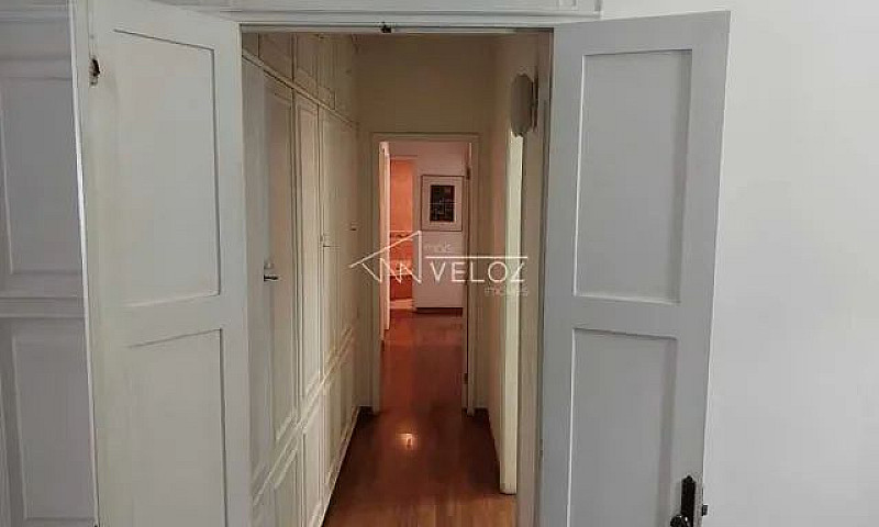 Apartamento-À Venda-...