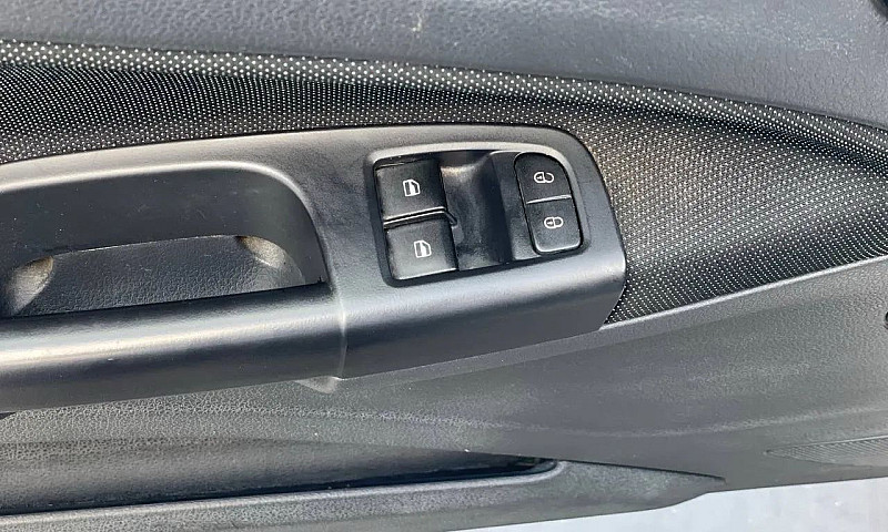 Volkswagen Voyage 1....