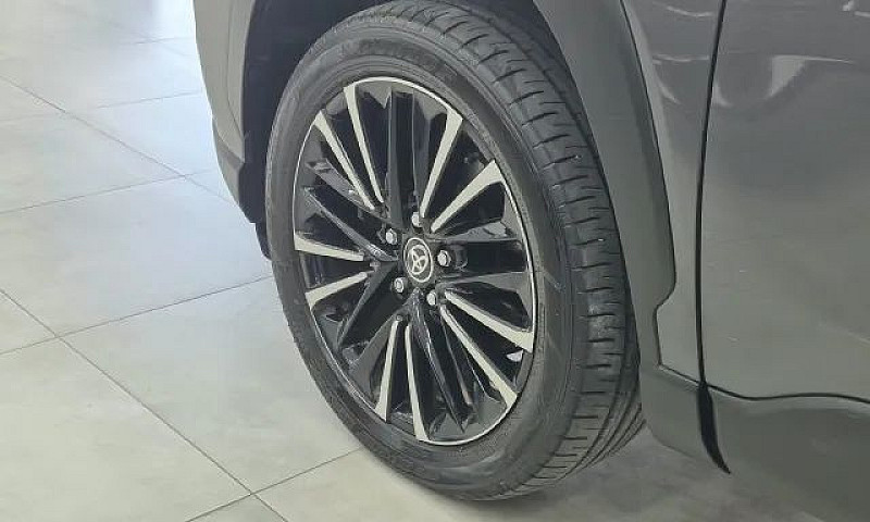 Toyota Corolla Cross...