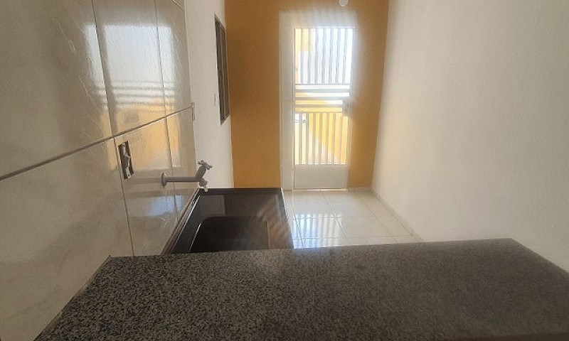 Vende-Se Casa Com 3 ...
