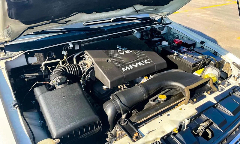 Mitsubishi Pajero Hp...