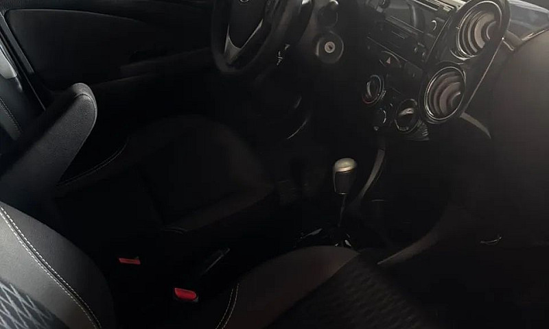 Toyota Etios Xs Seda...