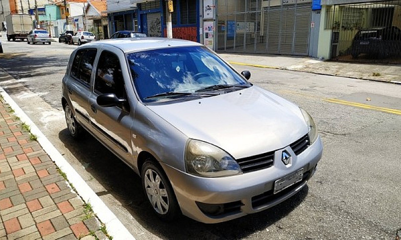 Renault Clio Authent...