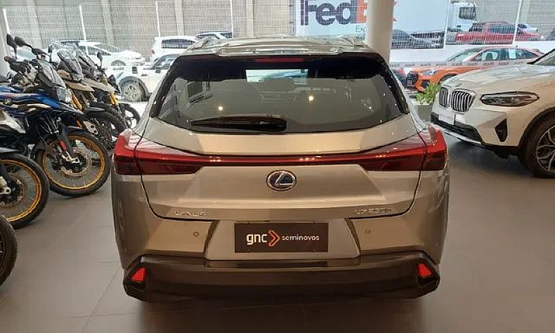 Lexus Ux 250H 2.0 Vv...