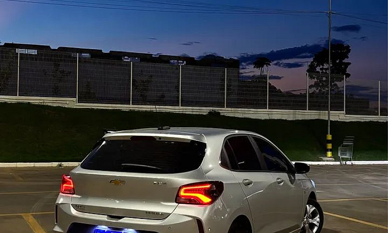 Chevrolet Onix Hatch...