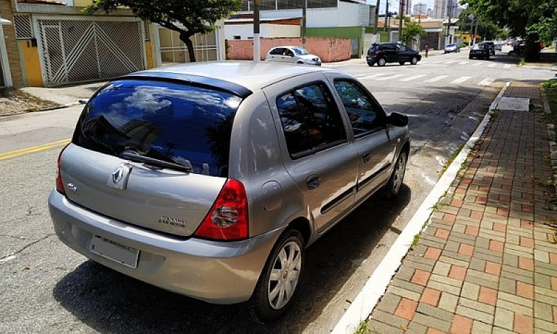 Renault Clio Authent...