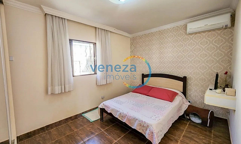 Casa Residencial À V...