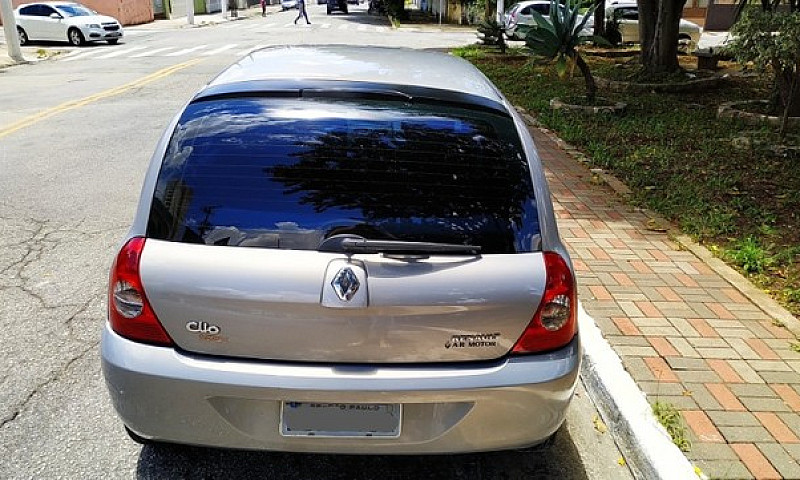 Renault Clio Authent...