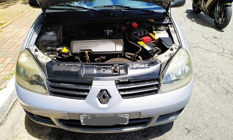 Renault Clio Authent...