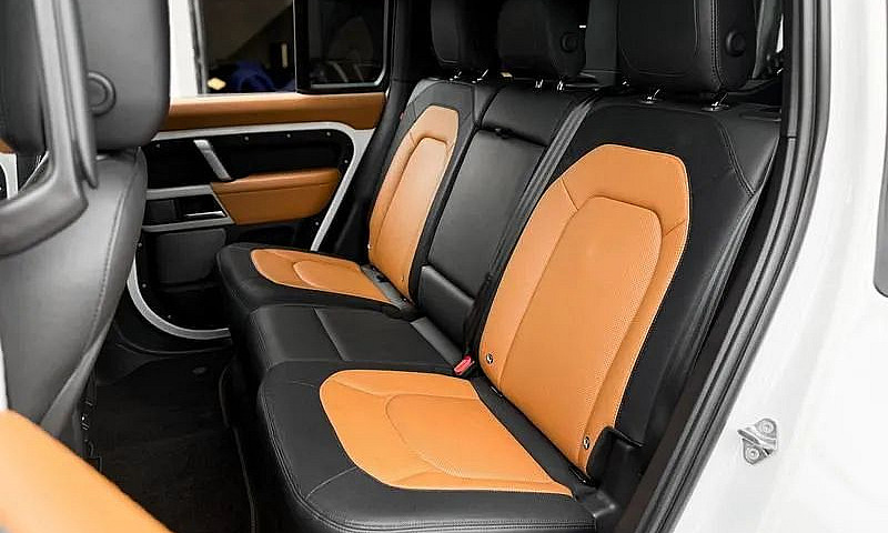 Land Rover Defender ...