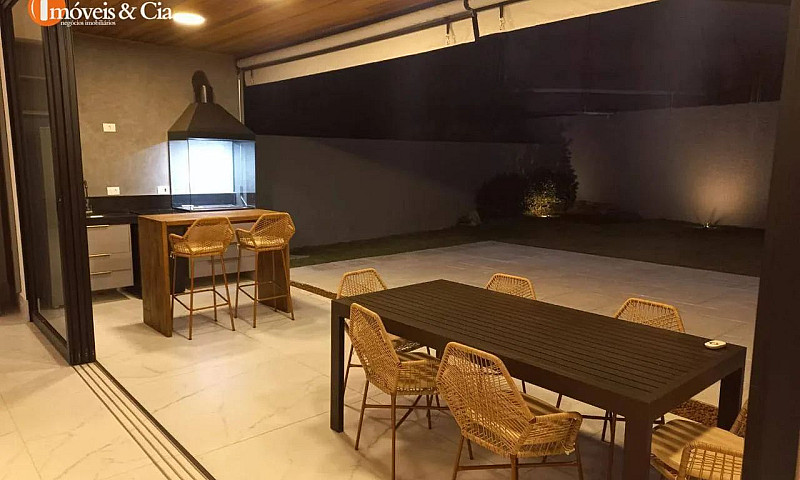 Casa Com 4 Dormitóri...