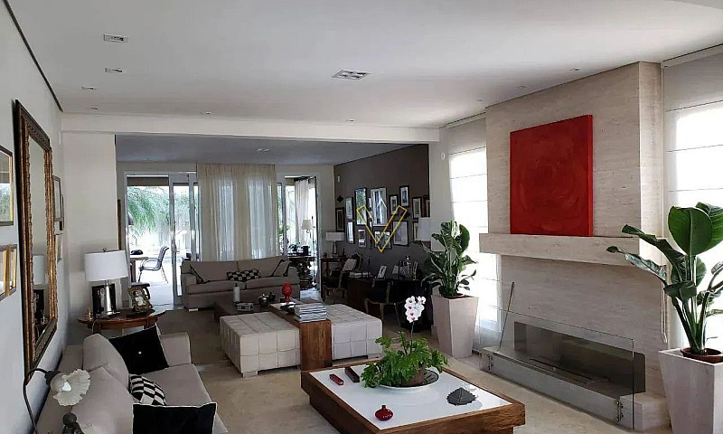 Casa Com 4 Dormitóri...