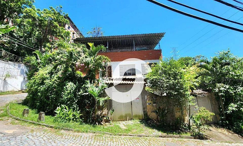 Casa Com 6 Dormitóri...
