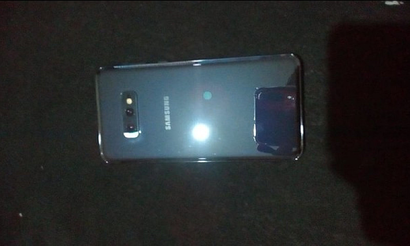 Samsung Galaxy S10E ...