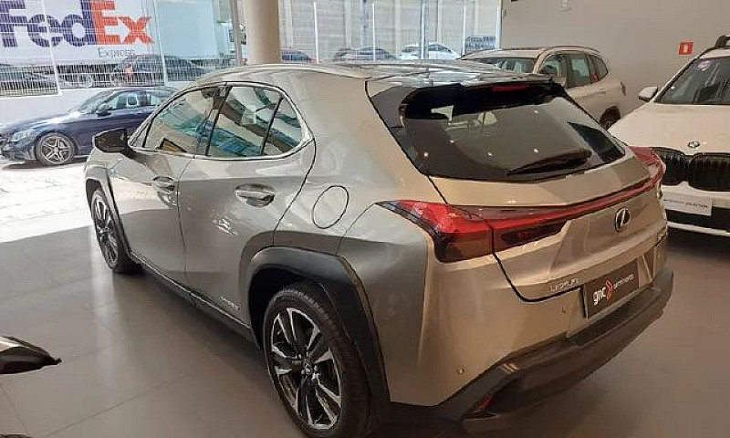 Lexus Ux 250H 2.0 Vv...