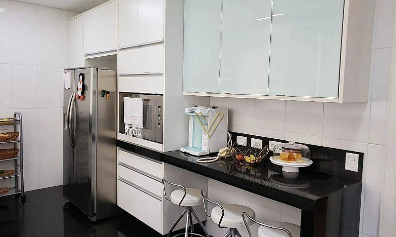 Casa Com 4 Dormitóri...