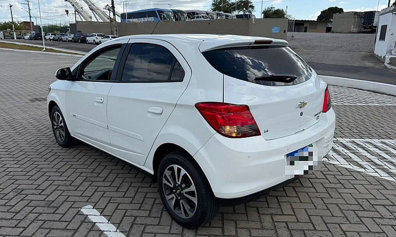 Chevrolet Onix Hatch...